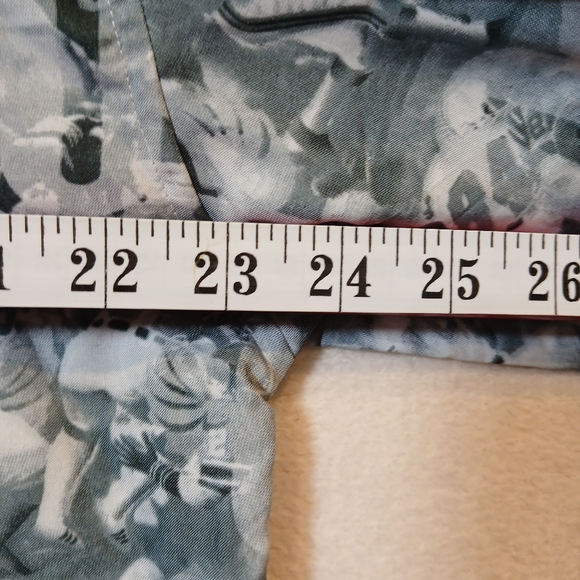Men's XL Vtg Tommy Hilfiger All Over Print Football Short Sleeve Shirt Size XL - Picture 9 of 9